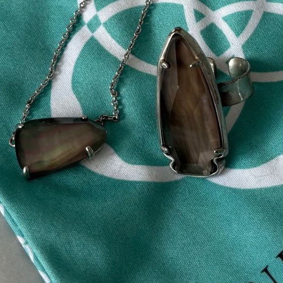 Kendra Scott Smokey Pearl Necklace and adjustable Ring - Picture 1 of 8